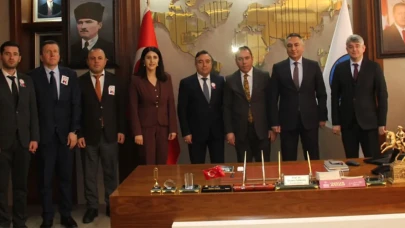 Kars'ta Defterdar ve Vergi Dairesi Müdürü'nden Belediye Başkanı'na ziyaret!